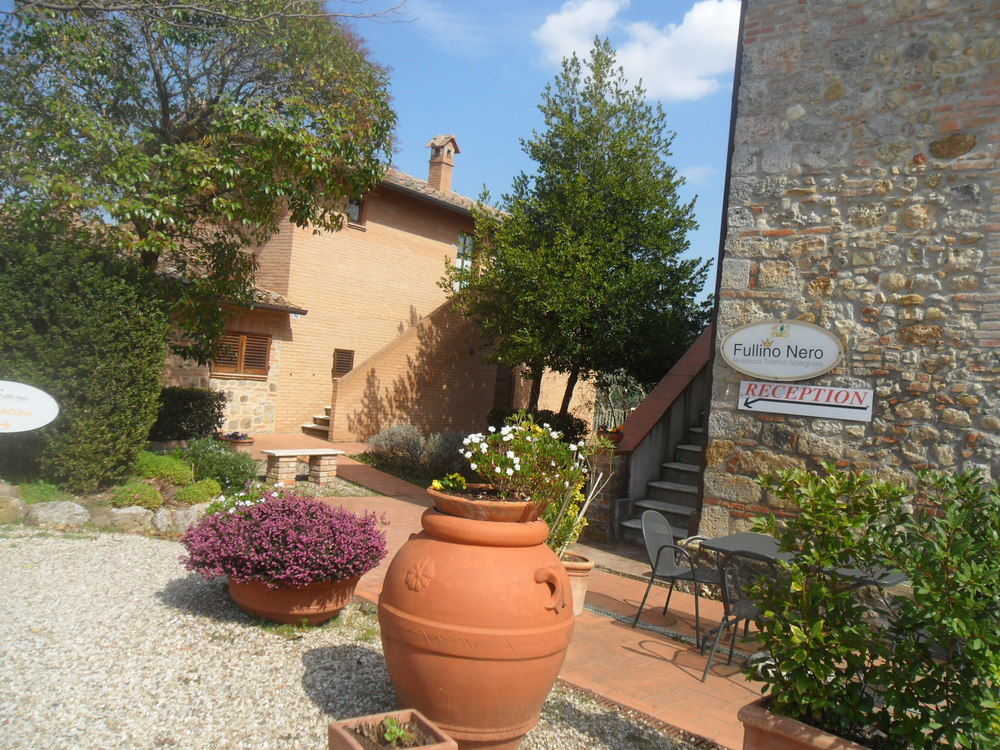 Fullino Nero Rta - Residenza Turistico Alberghiera Siena Eksteriør bilde