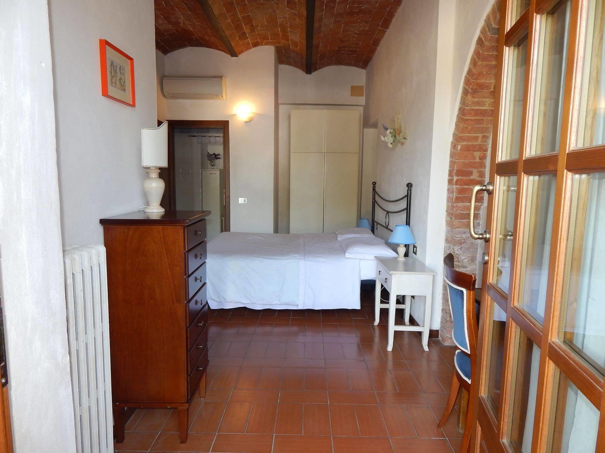 Fullino Nero Rta - Residenza Turistico Alberghiera Siena Eksteriør bilde